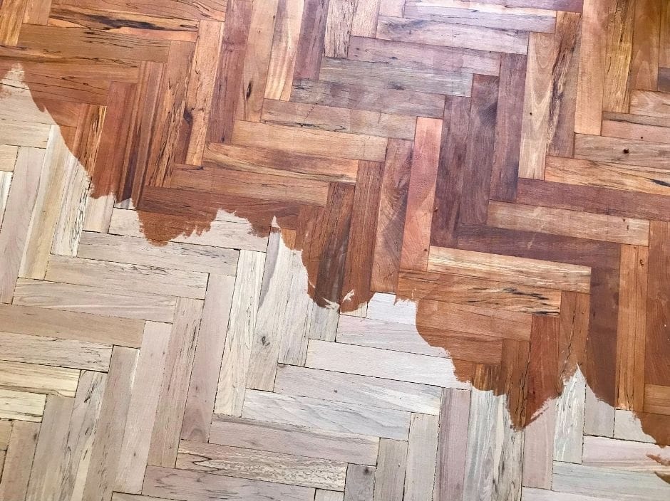 Comment retoucher les parquets en bois dur